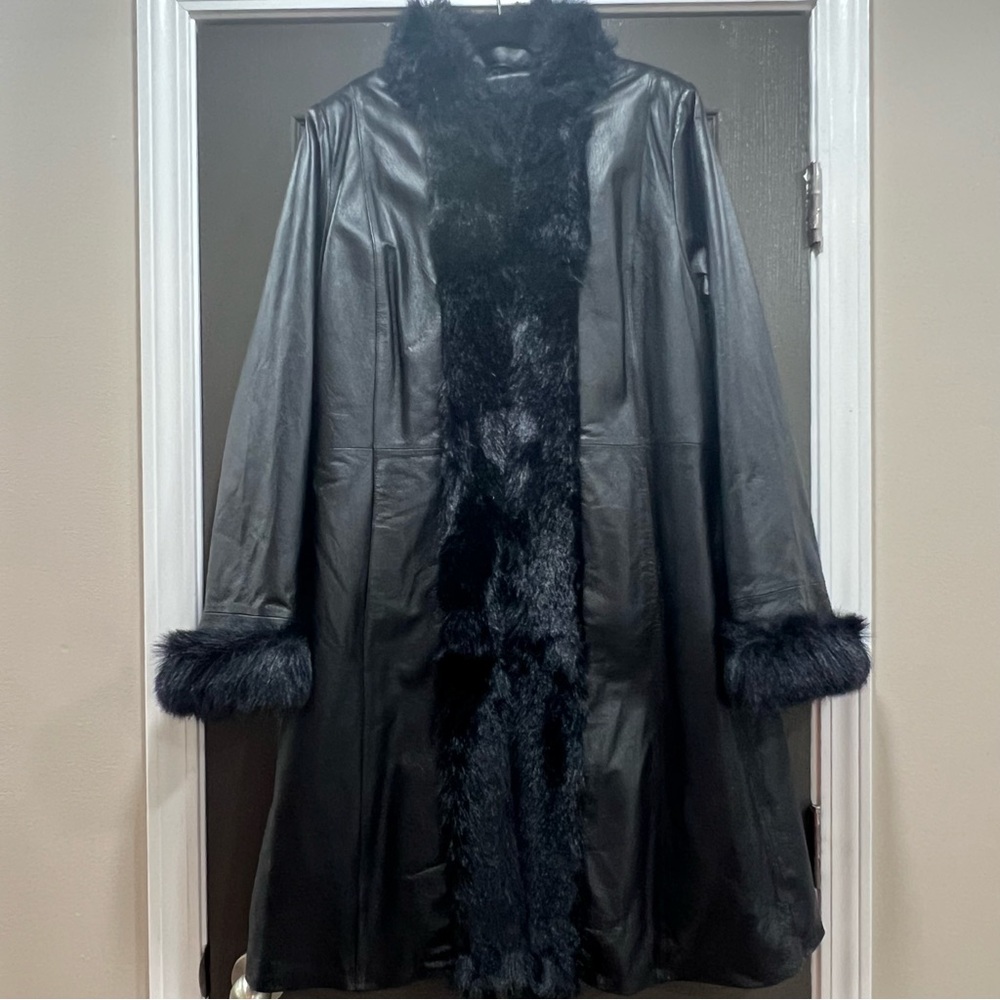Timothy Daniel’s Elegant Black‎ Leather Faux Fur Trim Coat. Size Large.